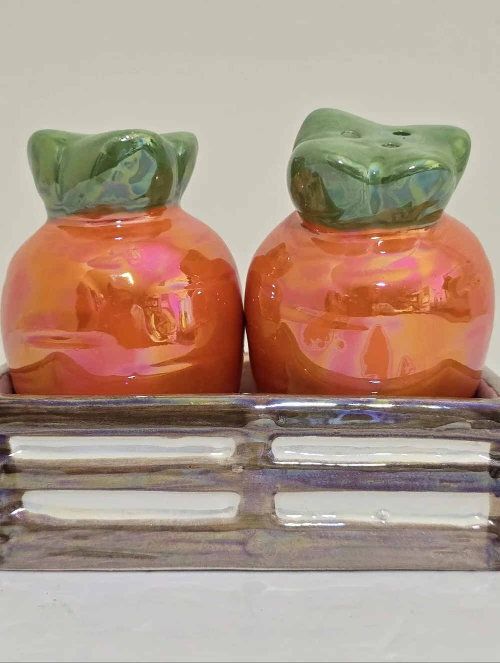 y2k PUBLIX Ceramic Salt Pepper Carrots Shaker w/Holder  Iridescent Orange Easter